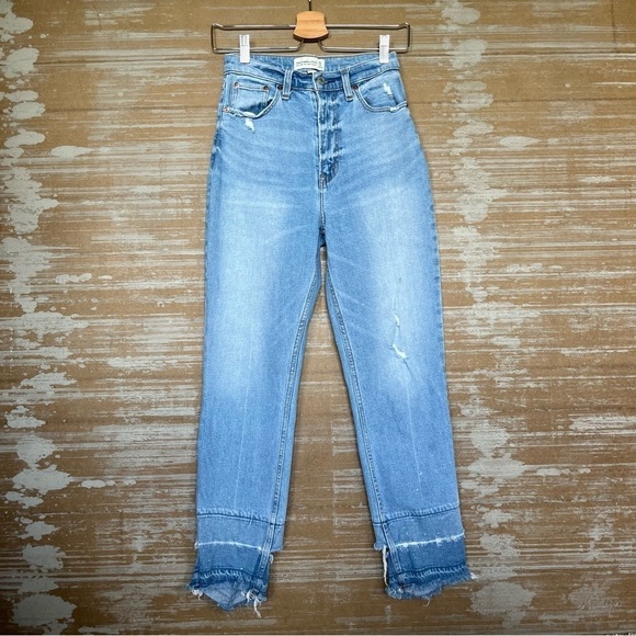 Abercrombie & Fitch Ultra High Rise Ankle Straight Jeans Light Wash Womens 25 - Picture 1 of 5